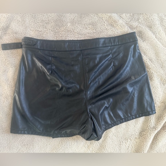American Eagle Faux Leather High Rise Skort Sz 18 NWT Wrap Black - Picture 4 of 16